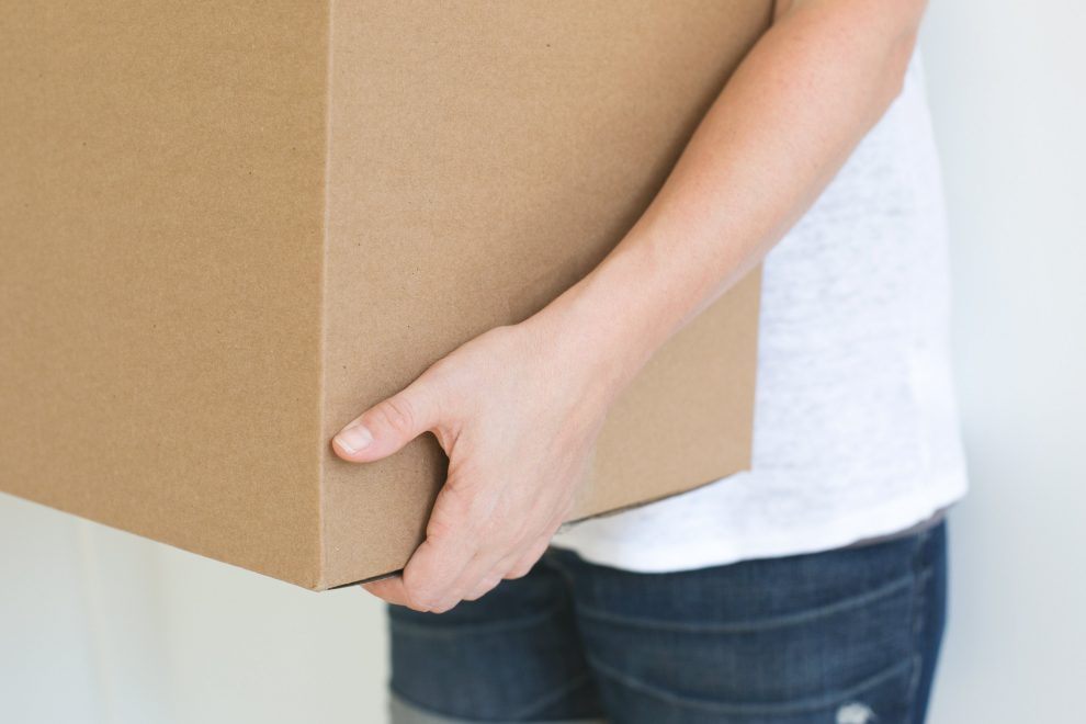 person-holding-box met spoed verhuizen?