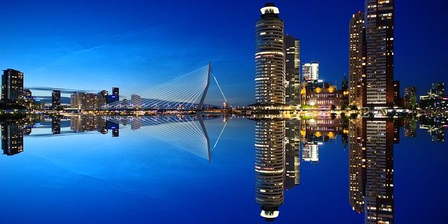 De groei van Rotterdam door de jaren heen