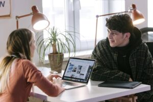 Welke digitale middelen helpen bij sneller personeel vinden